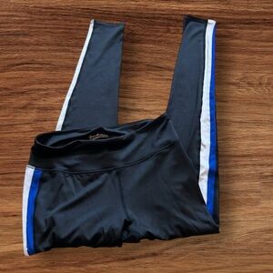 Freshman Black striped side leggings. Size Small